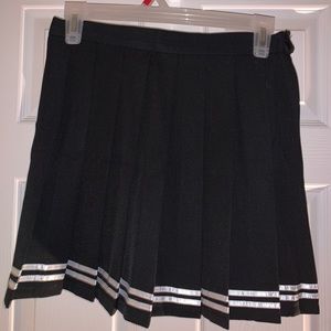 NWOT MEDIUM black pleated skirt (no shorts)